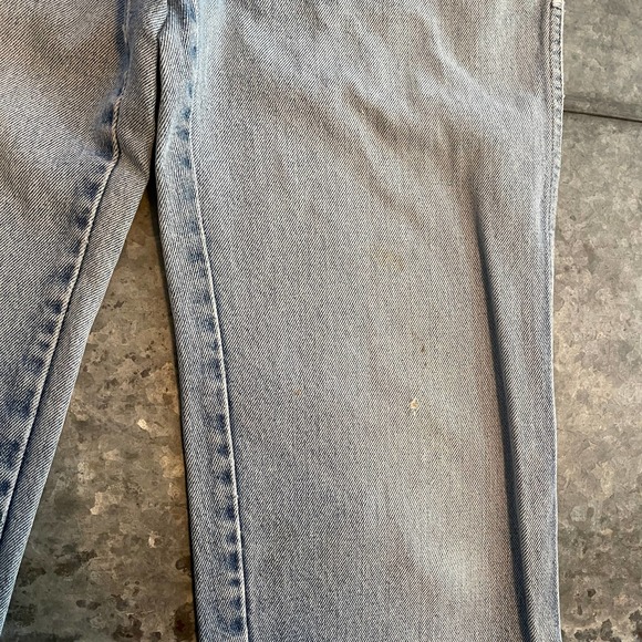 Vintage Wrangler USA Medium Light Blue Wash Distressed Denim Jeans Mens 30 - Picture 5 of 13